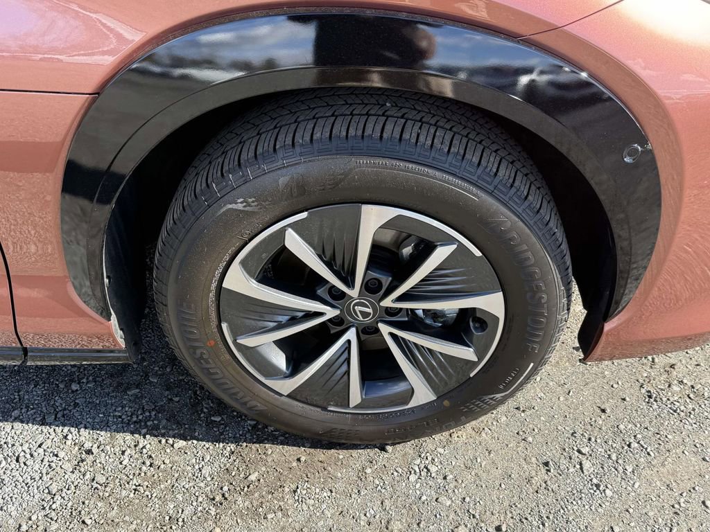 Used 2025 Lexus RZ 450e image 7