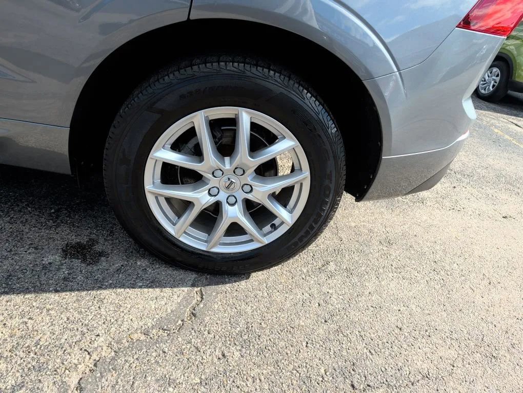 Used 2021 Volvo XC60 T5 Momentum image 31