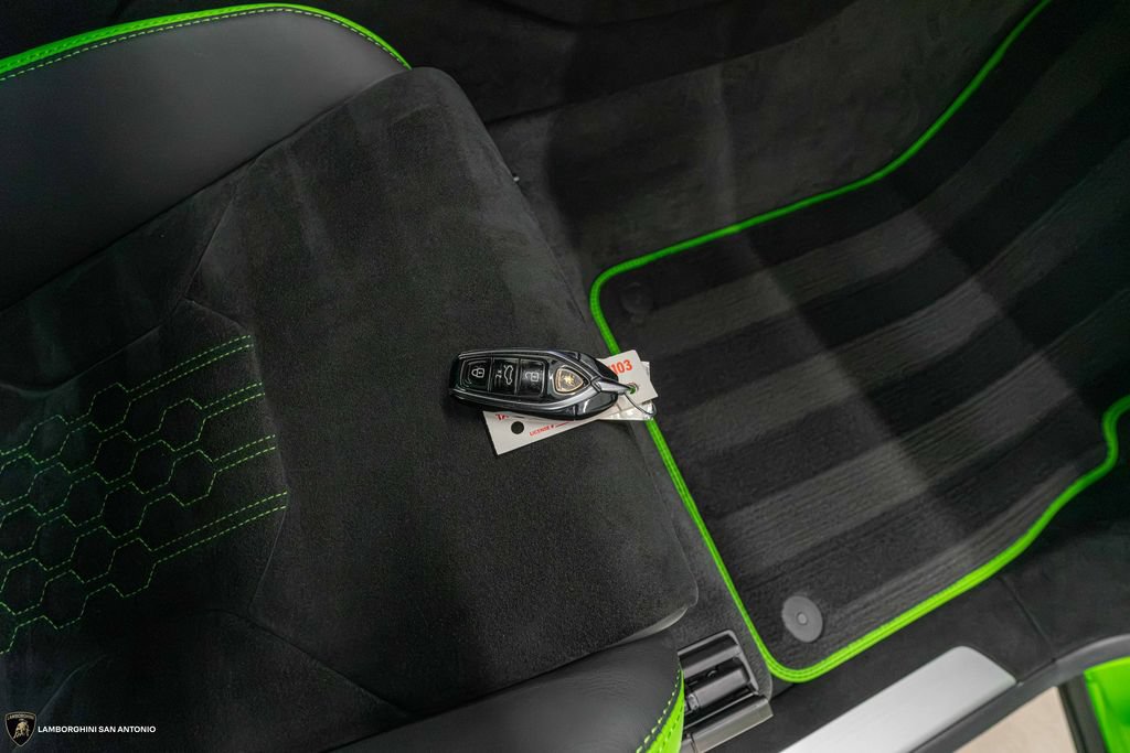 Used 2024 Lamborghini Urus Performante AWD/4WD image 34