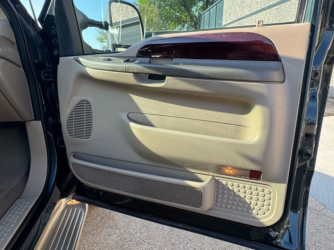 Used 2003 Ford Excursion Limited image 25