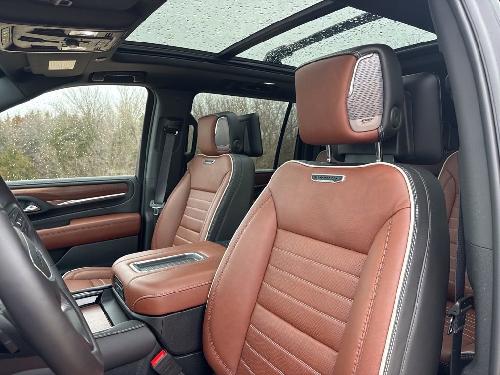 Used 2024 GMC Yukon XL Denali Ultimate w/ LPO, Illumination Package image 17