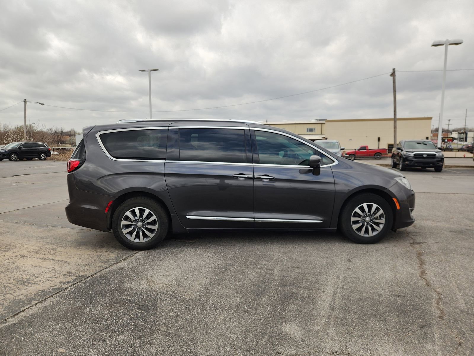 Used 2020 Chrysler Pacifica Touring-L Plus image 7