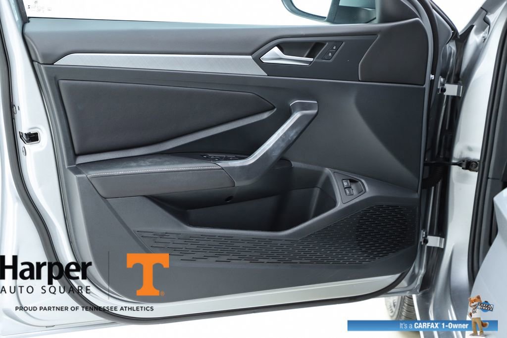 Used 2023 Volkswagen Jetta SE w/ Panoramic Sunroof Package image 18