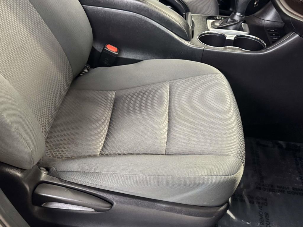 Used 2019 Toyota Highlander LE image 11