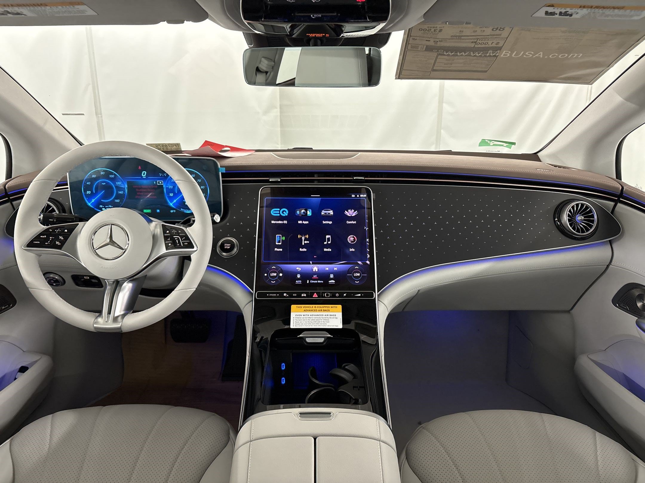 New 2026 Mercedes-Benz EQE 320 4MATIC Sedan image 16