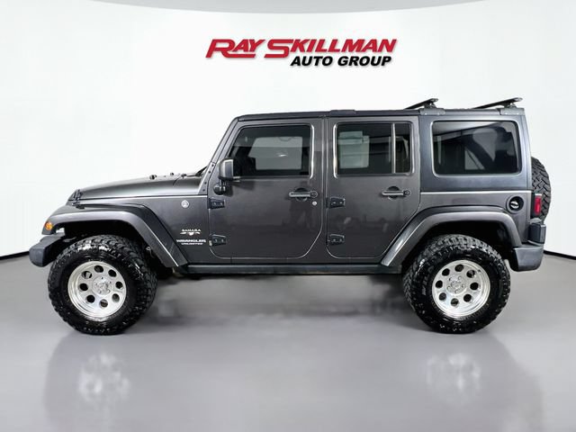 Used 2017 Jeep Wrangler Unlimited Sahara w/ Connectivity Group AWD/4WD image 4