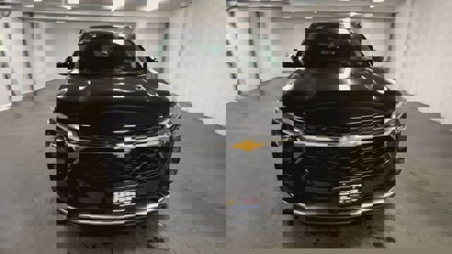 Certified 2025 Chevrolet Trax LT w/ LT Convenience Package image 3