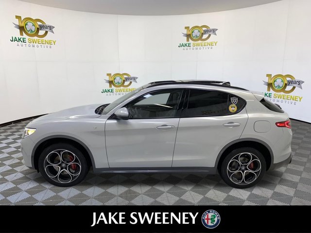 Used 2023 Alfa Romeo Stelvio Ti AWD/4WD image 6