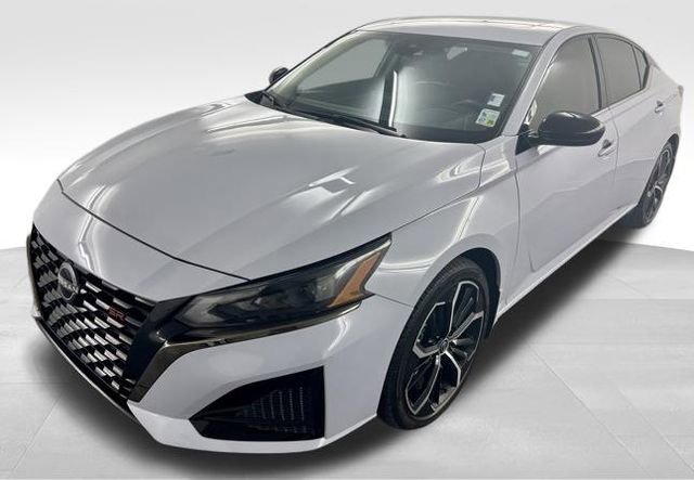 Used 2024 Nissan Altima 2.5 SR w/ SR Premium Package image 4