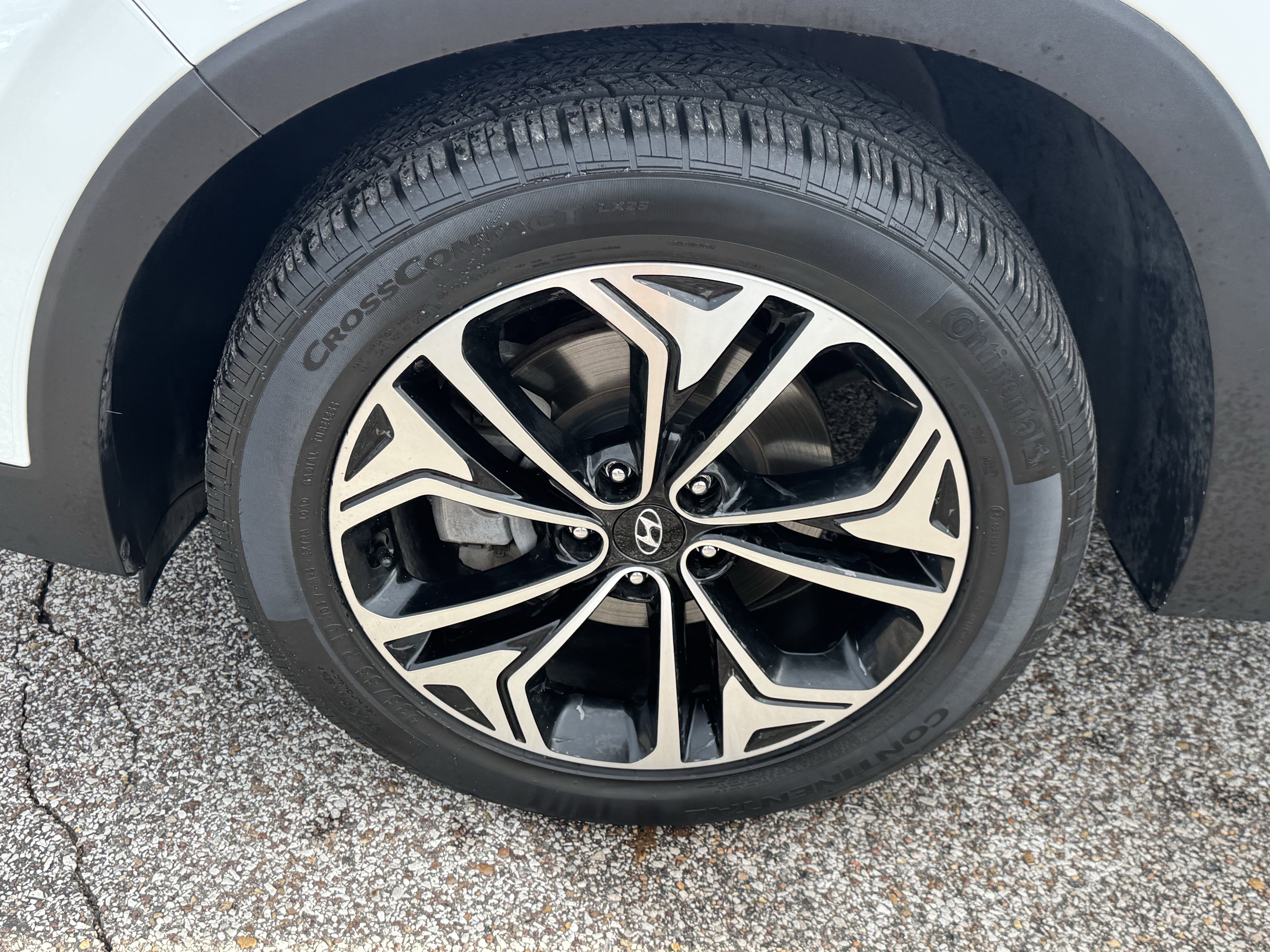 Used 2019 Hyundai Santa Fe Limited image 9