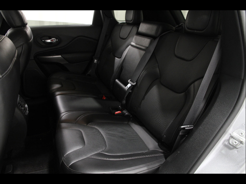 Used 2019 Jeep Cherokee Limited AWD/4WD image 18