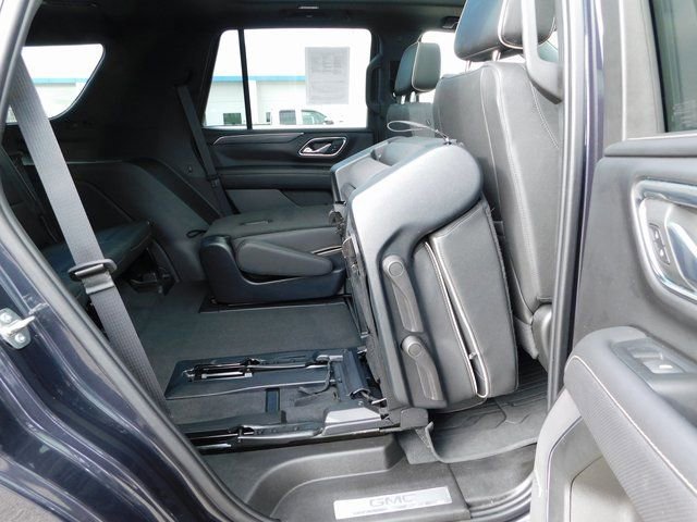 Used 2023 GMC Yukon SLT w/ SLT Luxury Package image 35