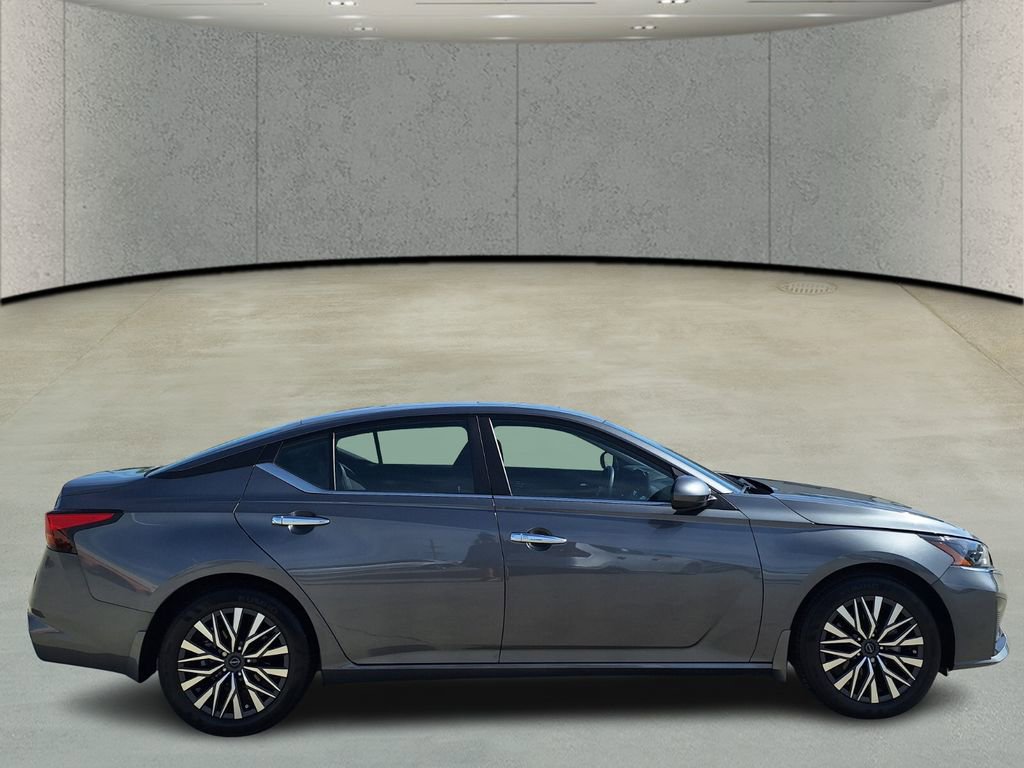 Used 2025 Nissan Altima 2.5 SV w/ SV Premium Package FWD image 6