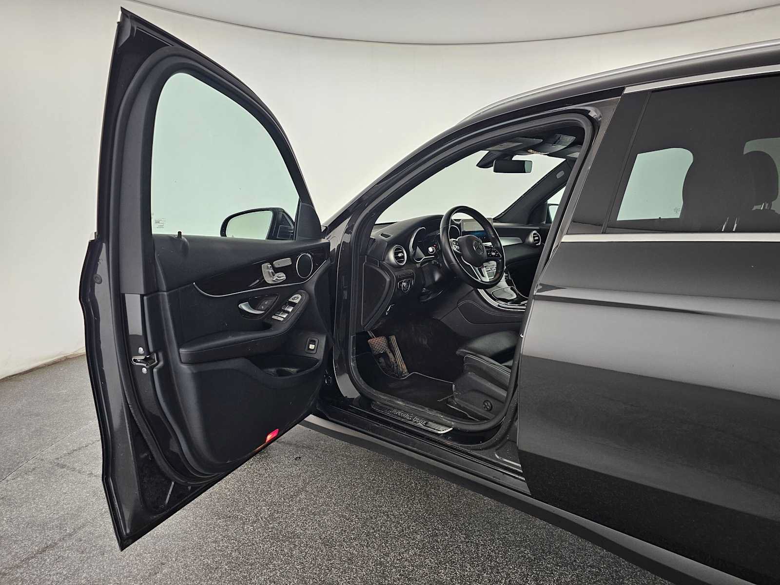 Used 2020 Mercedes-Benz GLC 300 4MATIC image 19