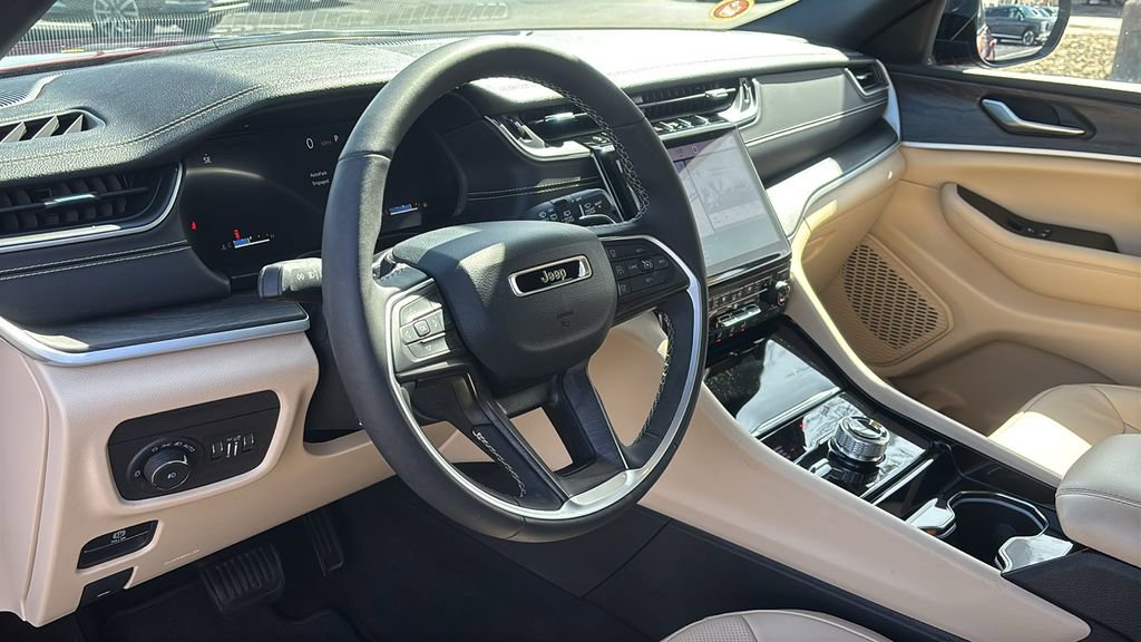 Used 2023 Jeep Grand Cherokee Limited w/ Luxury Tech Group II image 23