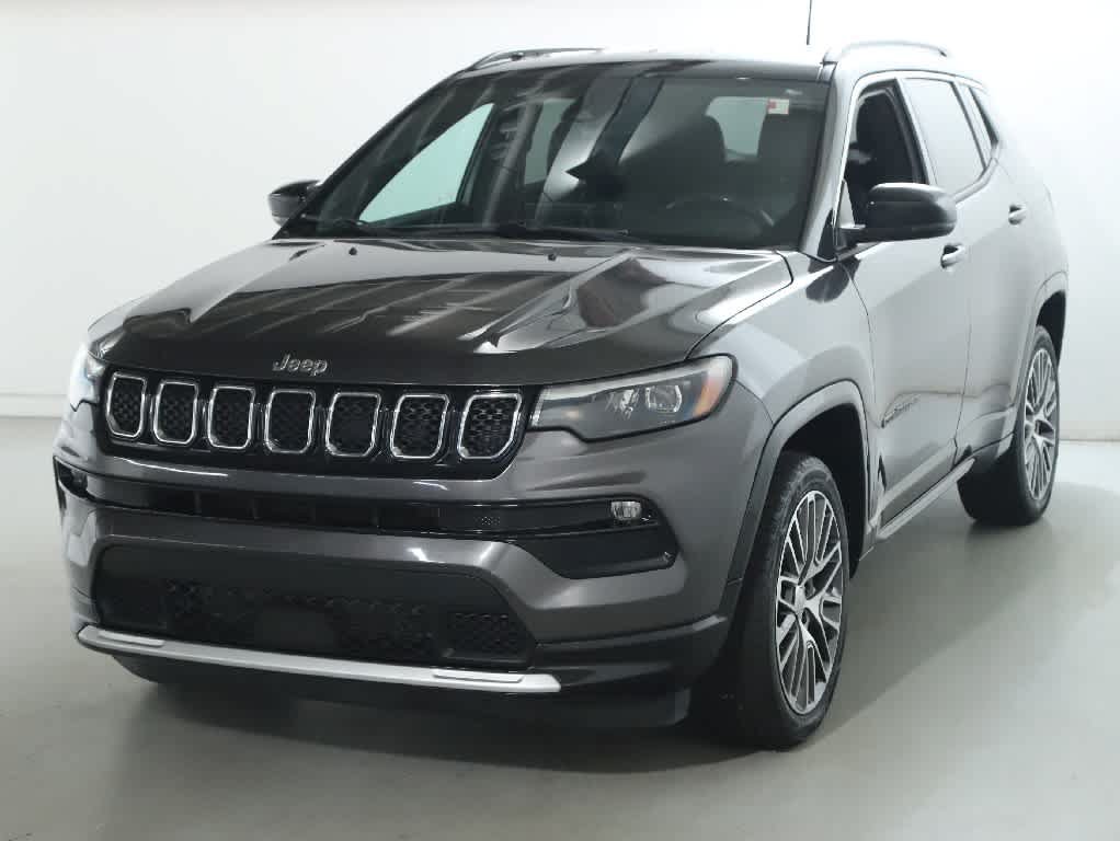 Used 2023 Jeep Compass Limited w/ Elite Group AWD/4WD image 1