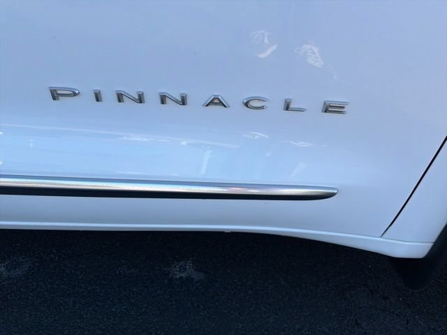 Used 2022 Chrysler Pacifica Pinnacle FWD image 9