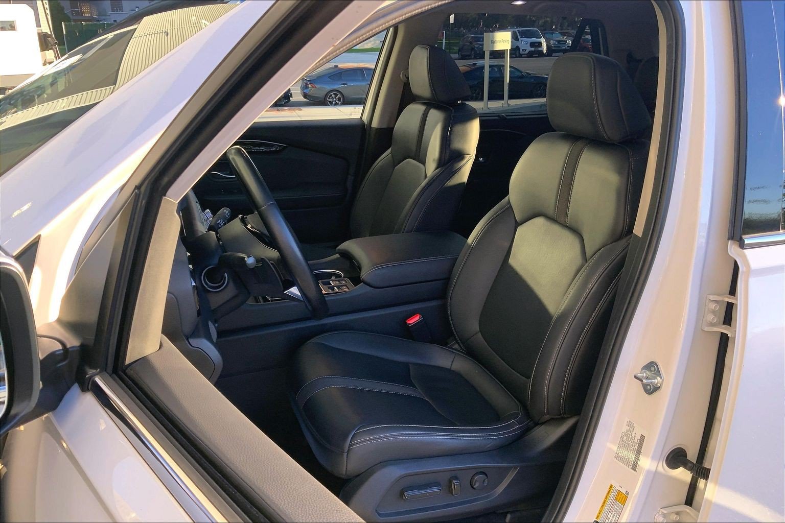Used 2025 Honda Pilot Touring image 7