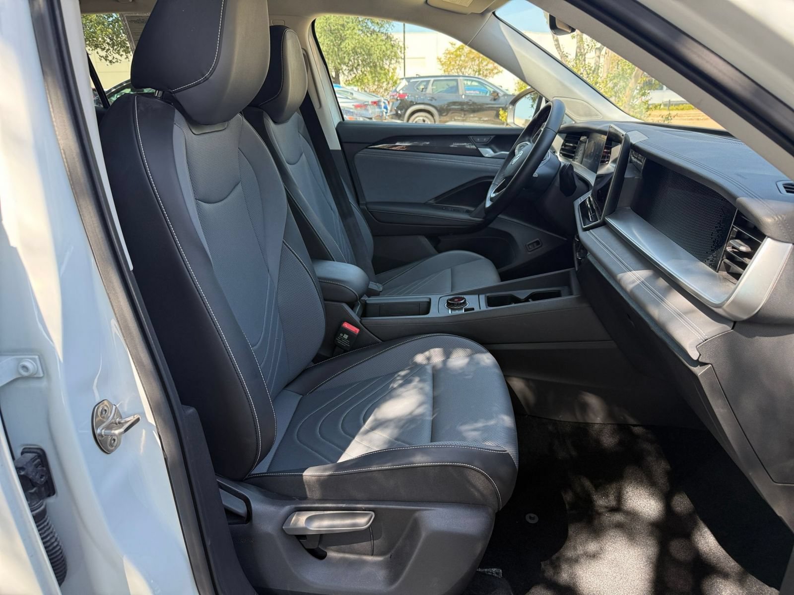 Used 2026 Volkswagen Tiguan SE FWD image 37