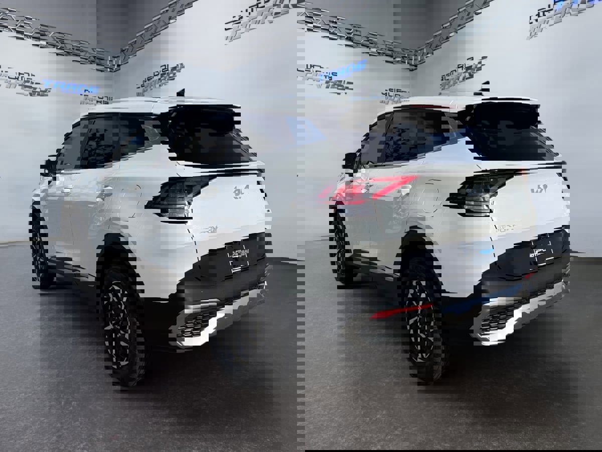 Used 2024 Kia Sportage LX image 7