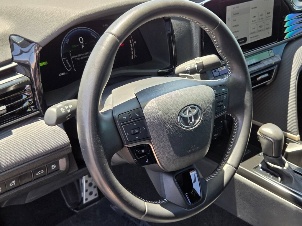 Used 2025 Toyota Camry SE FWD image 16