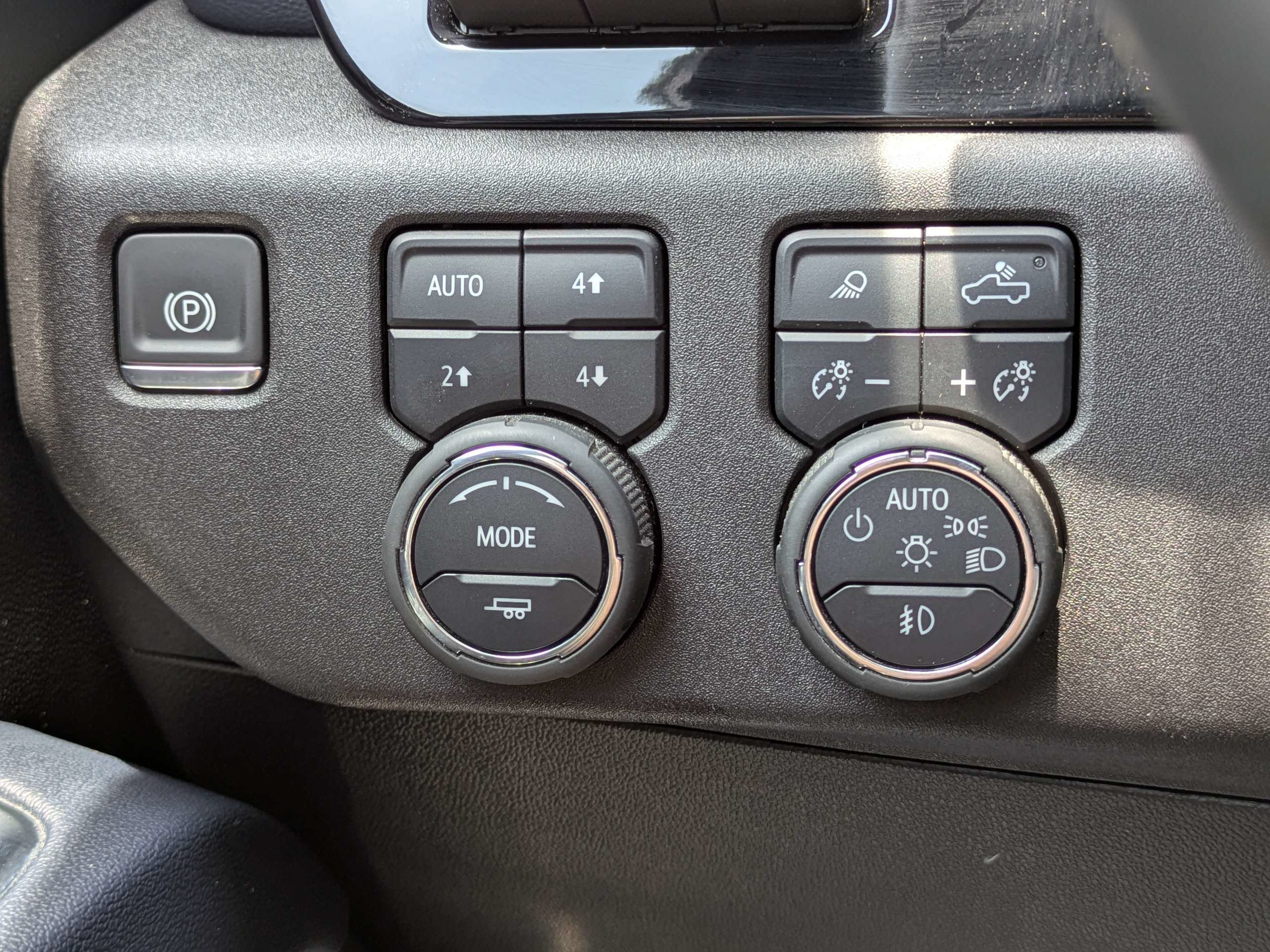 Used 2025 Chevrolet Silverado 3500 High Country w/ High Country Premium Package AWD/4WD image 25