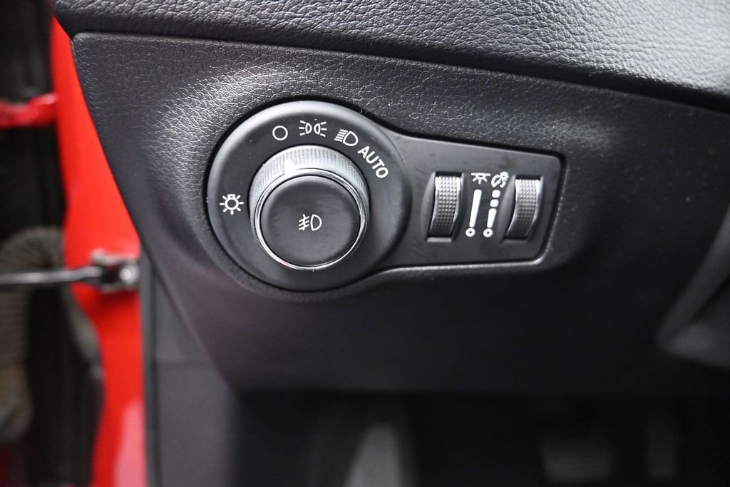 Used 2019 Jeep Compass Latitude FWD image 12
