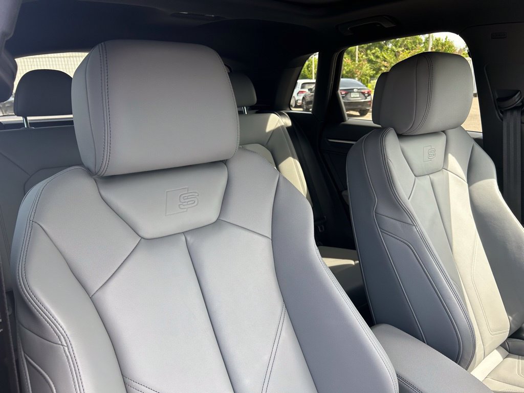 Certified 2025 Audi Q3 2.0T Premium w/ Convenience Package AWD/4WD image 49