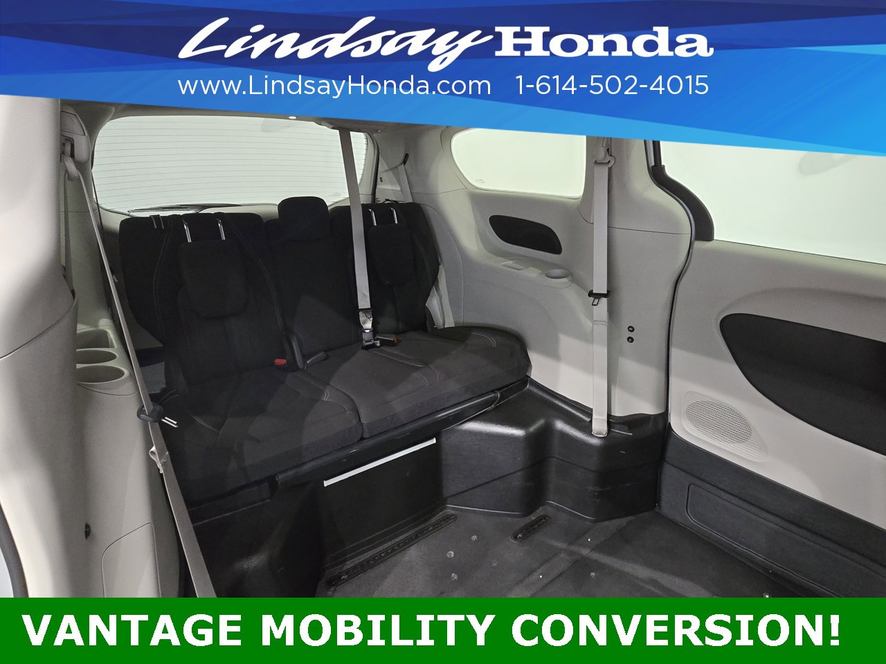 Used 2022 Chrysler Voyager LX image 8