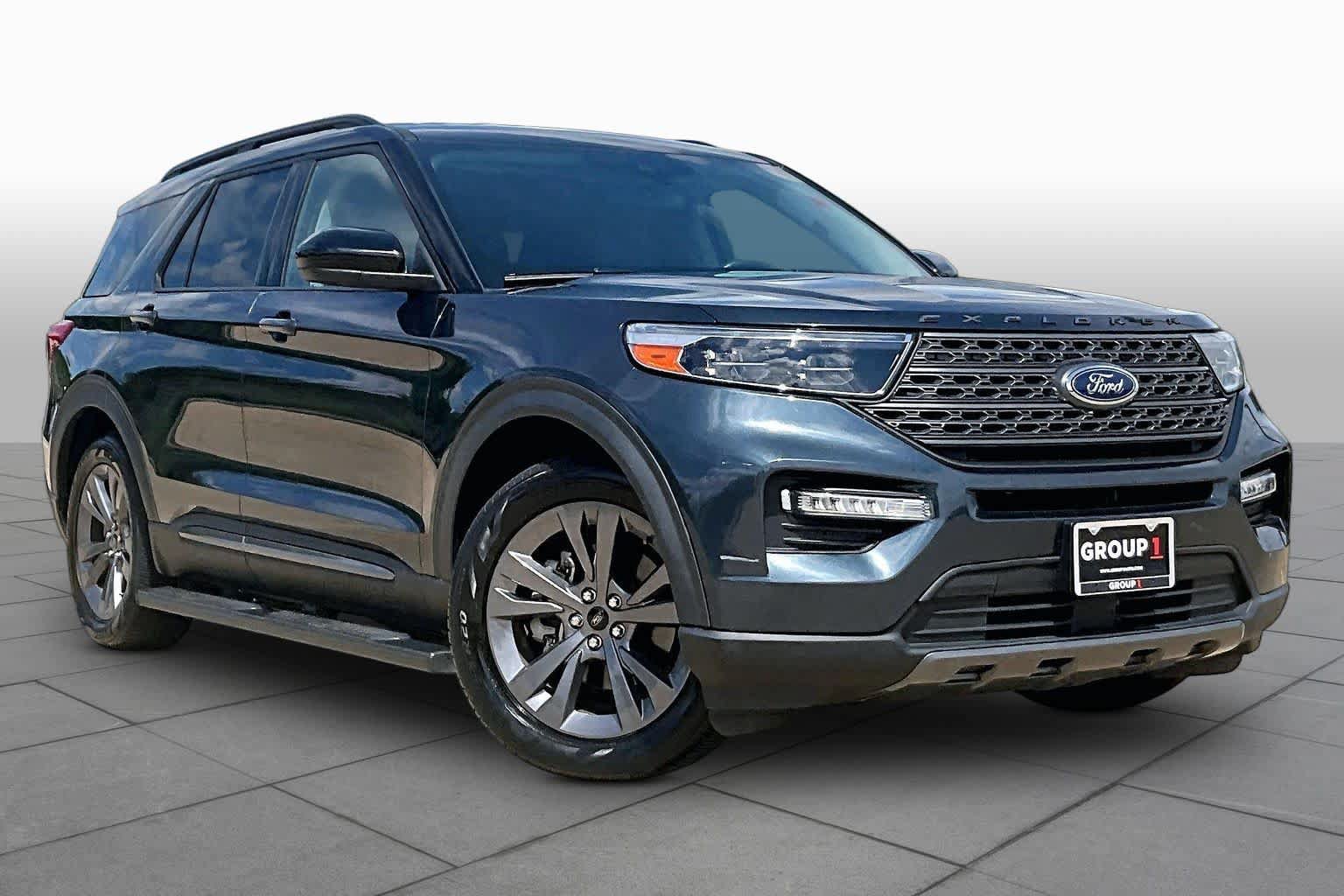 Used 2022 Ford Explorer XLT w/ Equipment Group 202A RWD image 3
