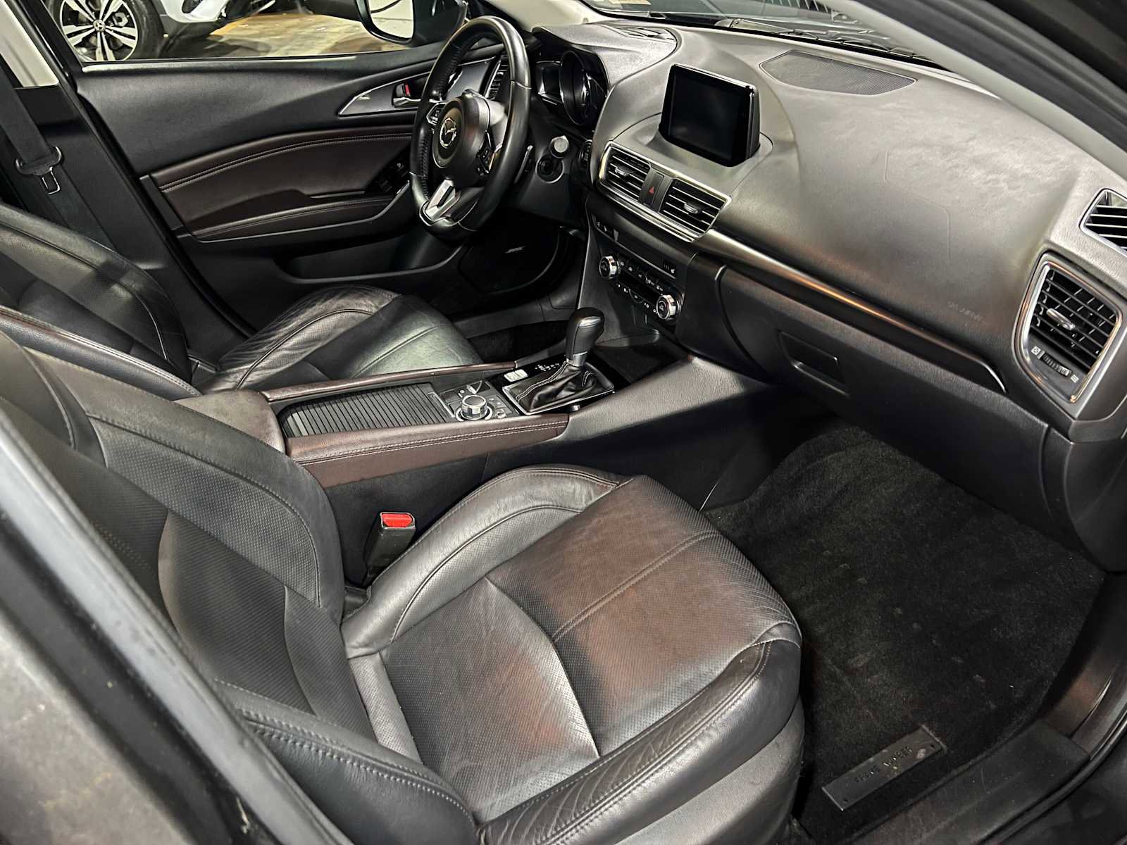 Used 2018 MAZDA MAZDA3 Grand Touring w/ Premium Equipment Package image 11