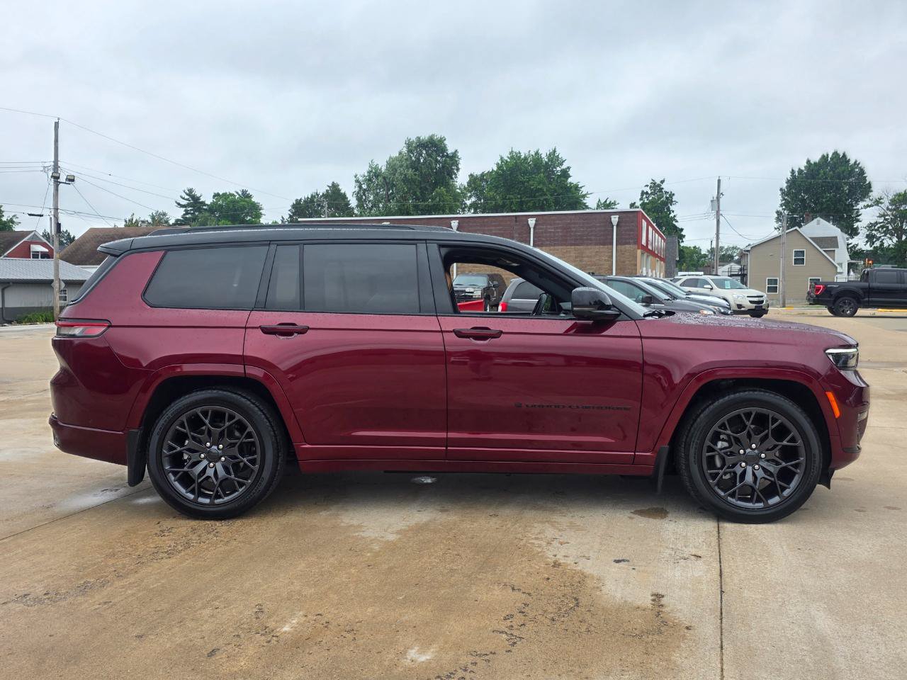 Used 2025 Jeep Grand Cherokee L Summit w/ Advanced Protech Group IV AWD/4WD image 27