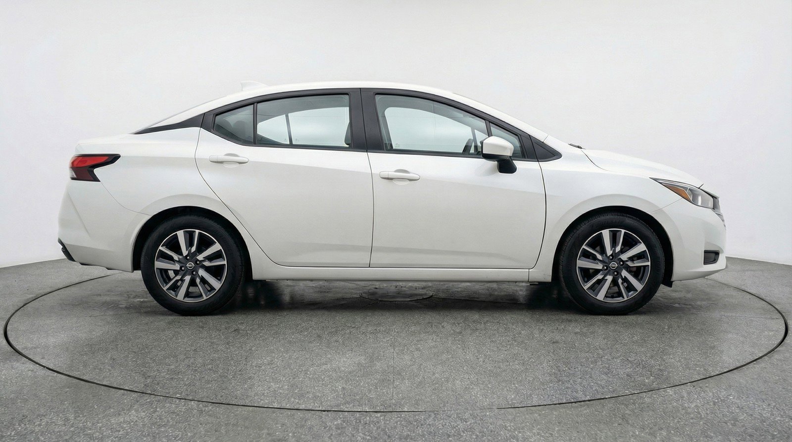 Used 2025 Nissan Versa SV FWD image 11