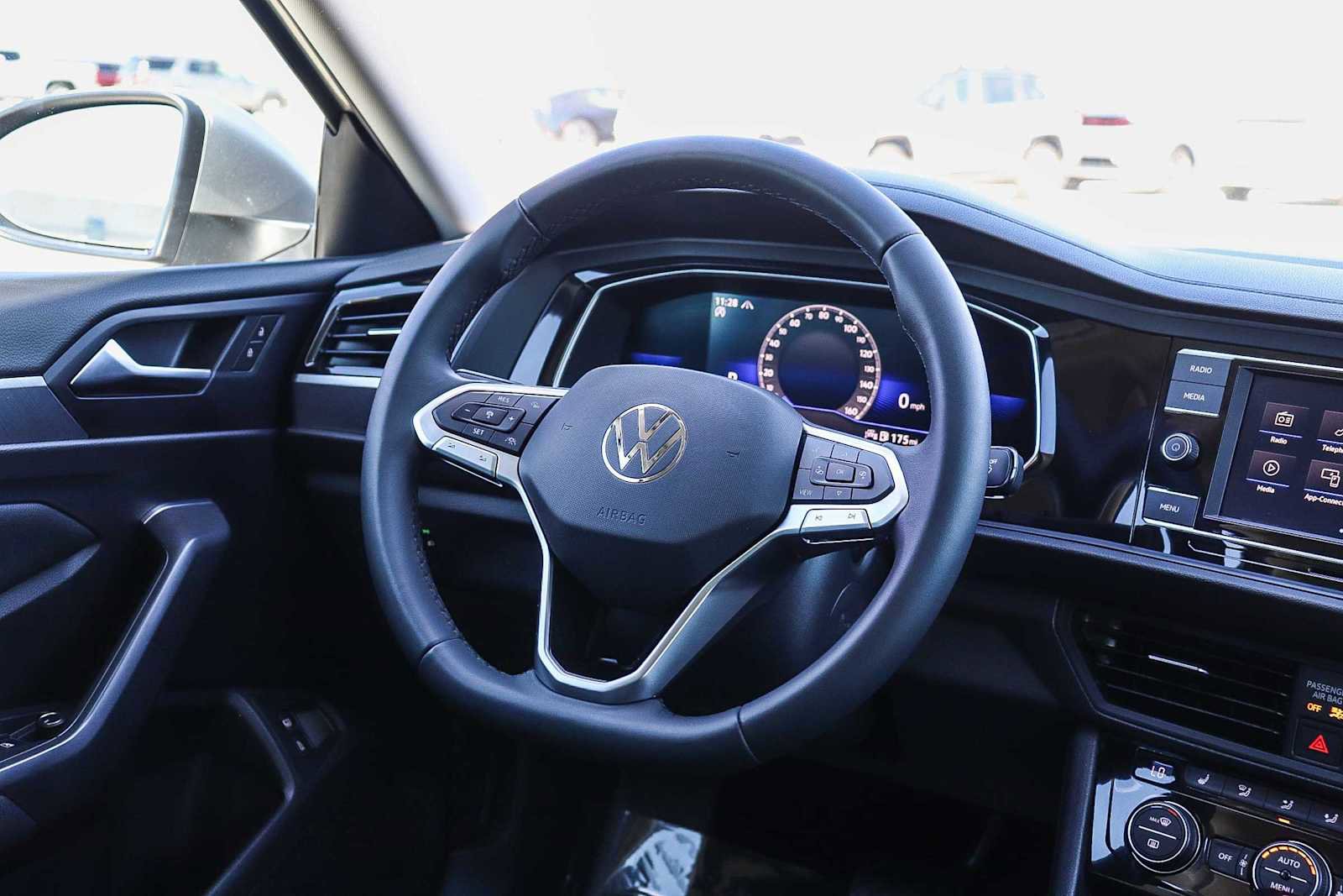 Certified 2022 Volkswagen Jetta SE image 16