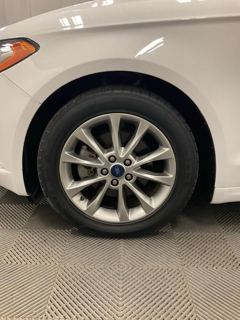 Used 2017 Ford Fusion SE image 13