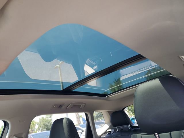 Certified 2022 Volkswagen Taos SE w/ Panoramic Sunroof Package FWD image 30