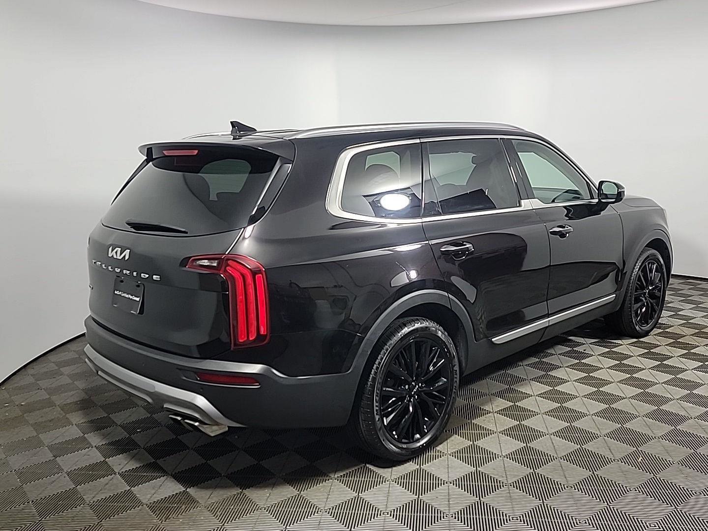 Used 2022 Kia Telluride SX w/ SX Prestige Package image 4