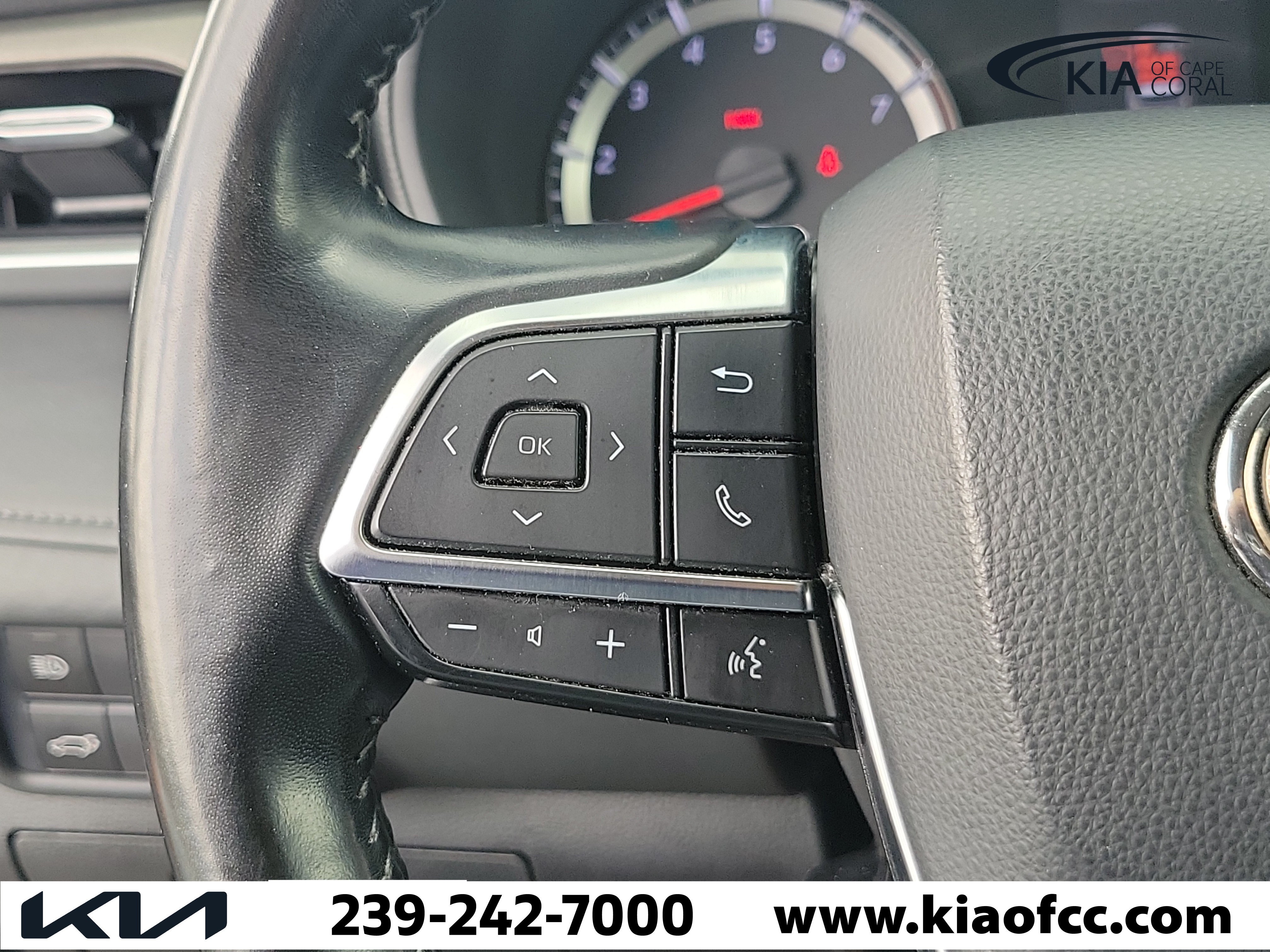 Used 2021 Toyota Highlander LE FWD image 24