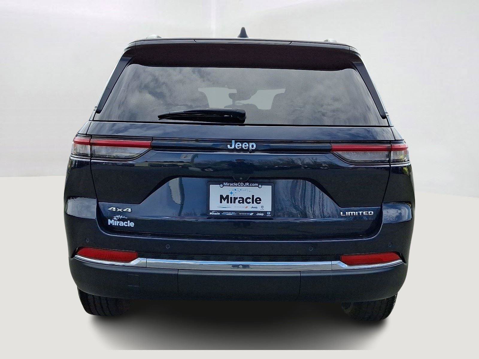 Used 2023 Jeep Grand Cherokee Limited AWD/4WD image 6