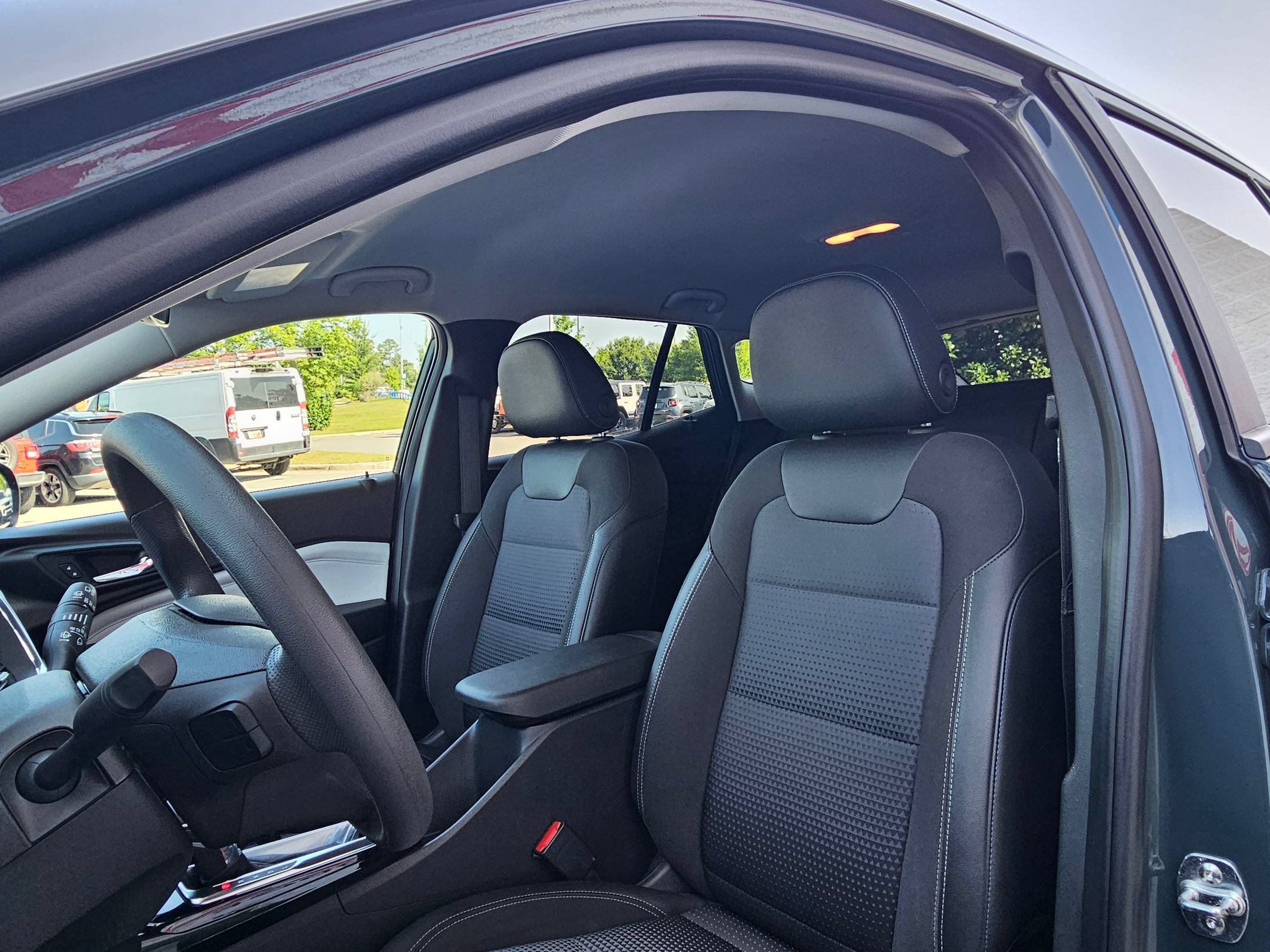 Used 2025 Chevrolet Trax LT FWD image 21