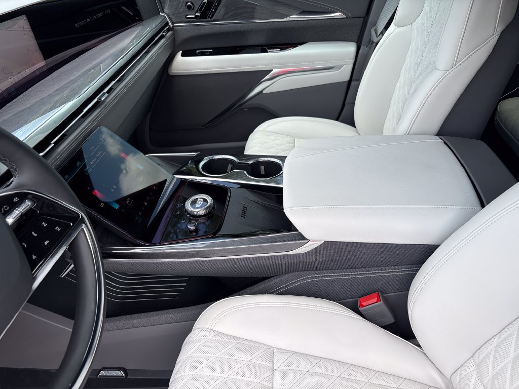New 2026 Cadillac Escalade IQ AWD Sport 1 w/ LPO, Floor Liner Package image 44