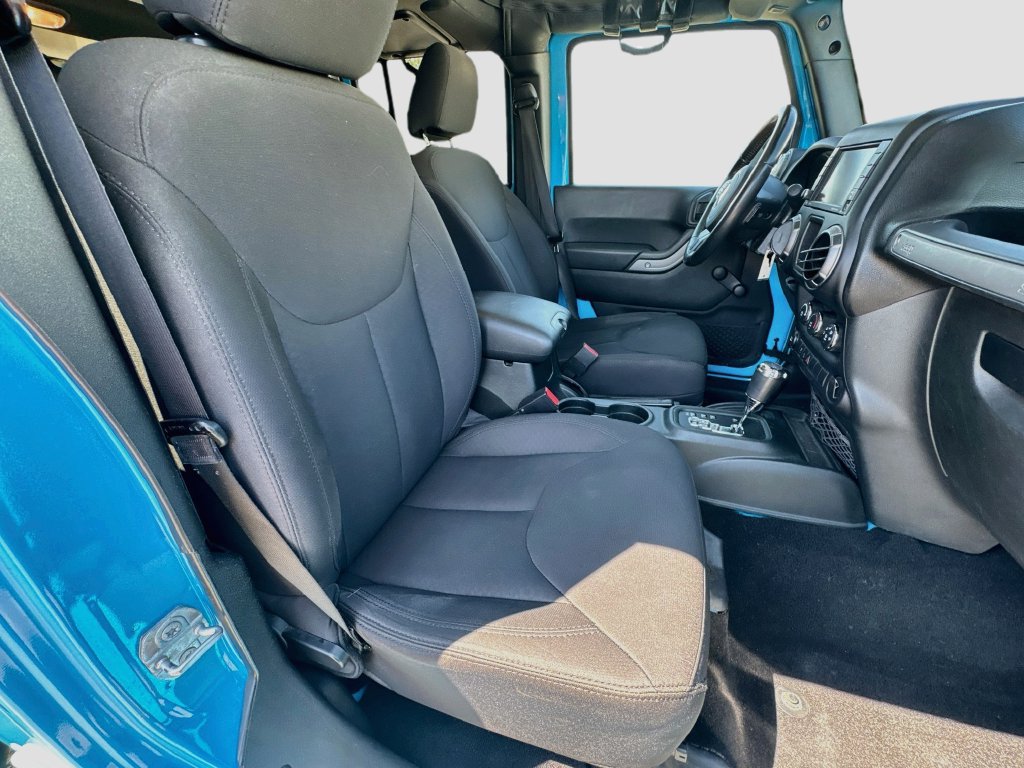 Used 2018 Jeep Wrangler Unlimited Sport w/ Connectivity Group AWD/4WD image 30
