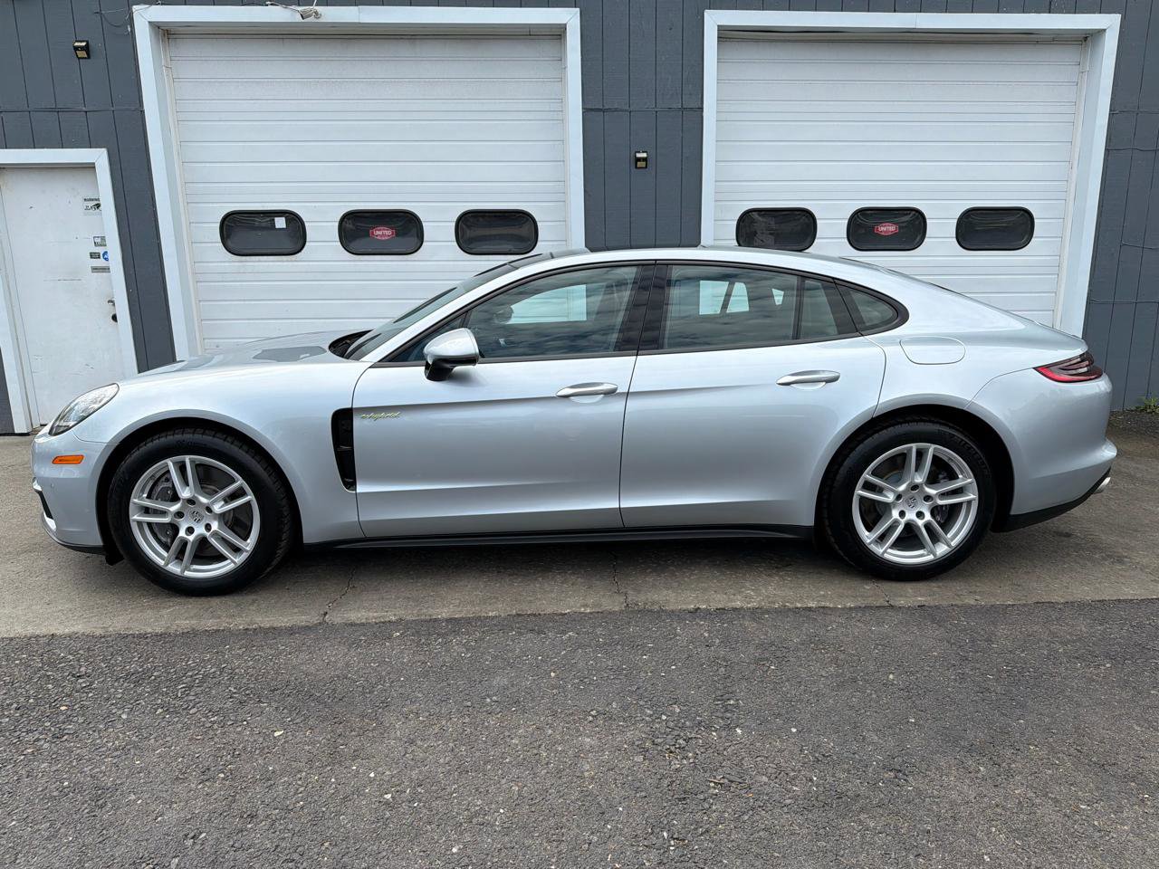 Used 2018 Porsche Panamera 4 AWD/4WD image 7