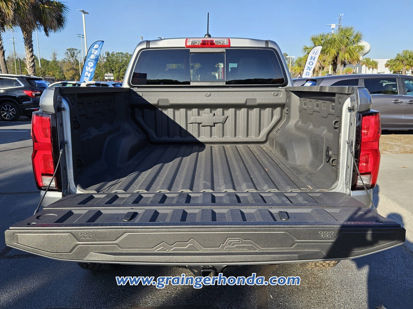 Used 2025 Chevrolet Colorado ZR2 w/ Technology Package image 13