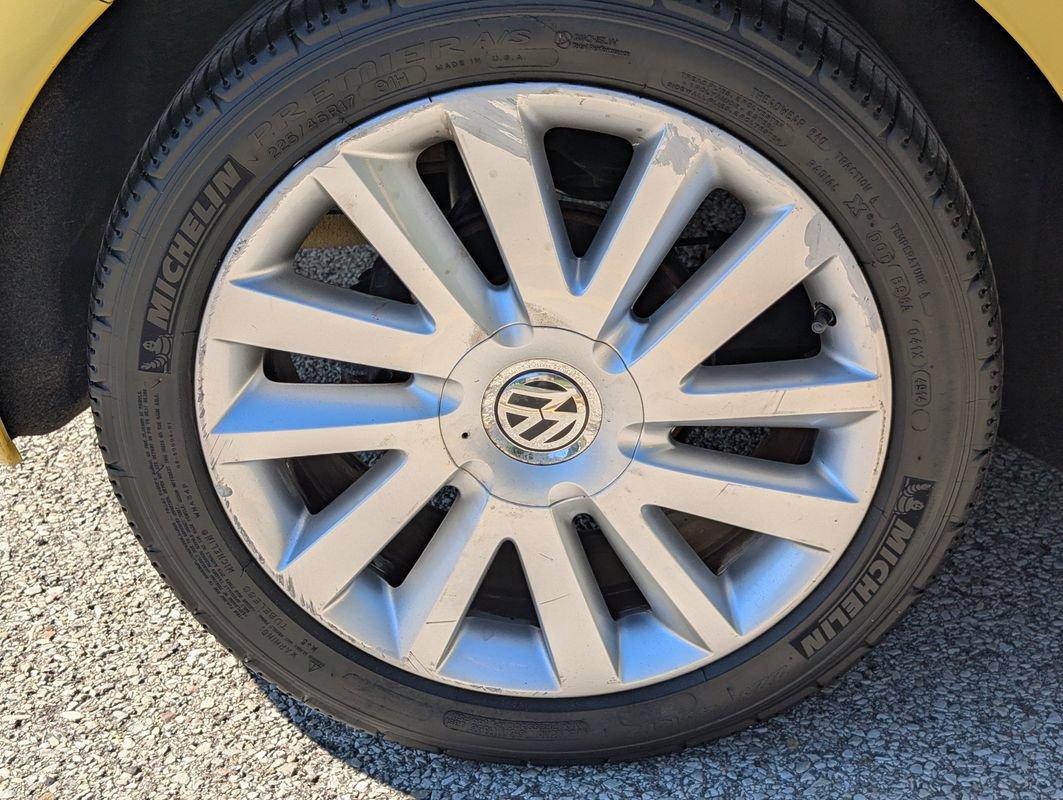 Used 2008 Volkswagen Beetle SE FWD image 27