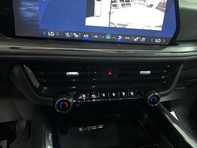 Used 2025 Chevrolet Suburban Premier AWD/4WD image 30