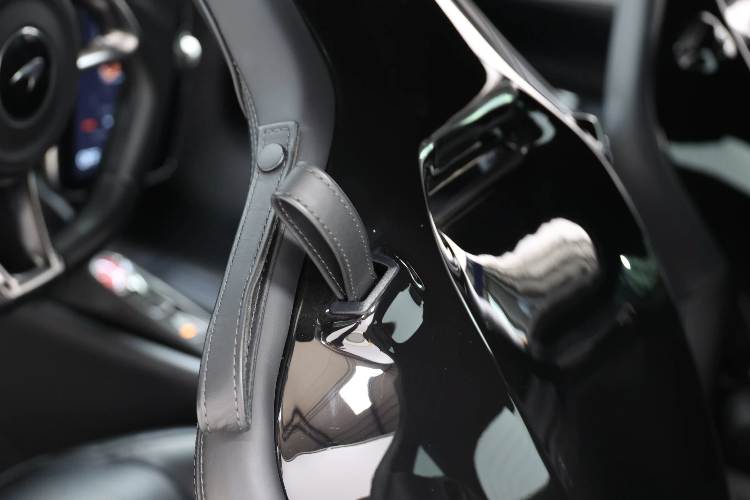 Used 2023 McLaren Artura RWD image 52