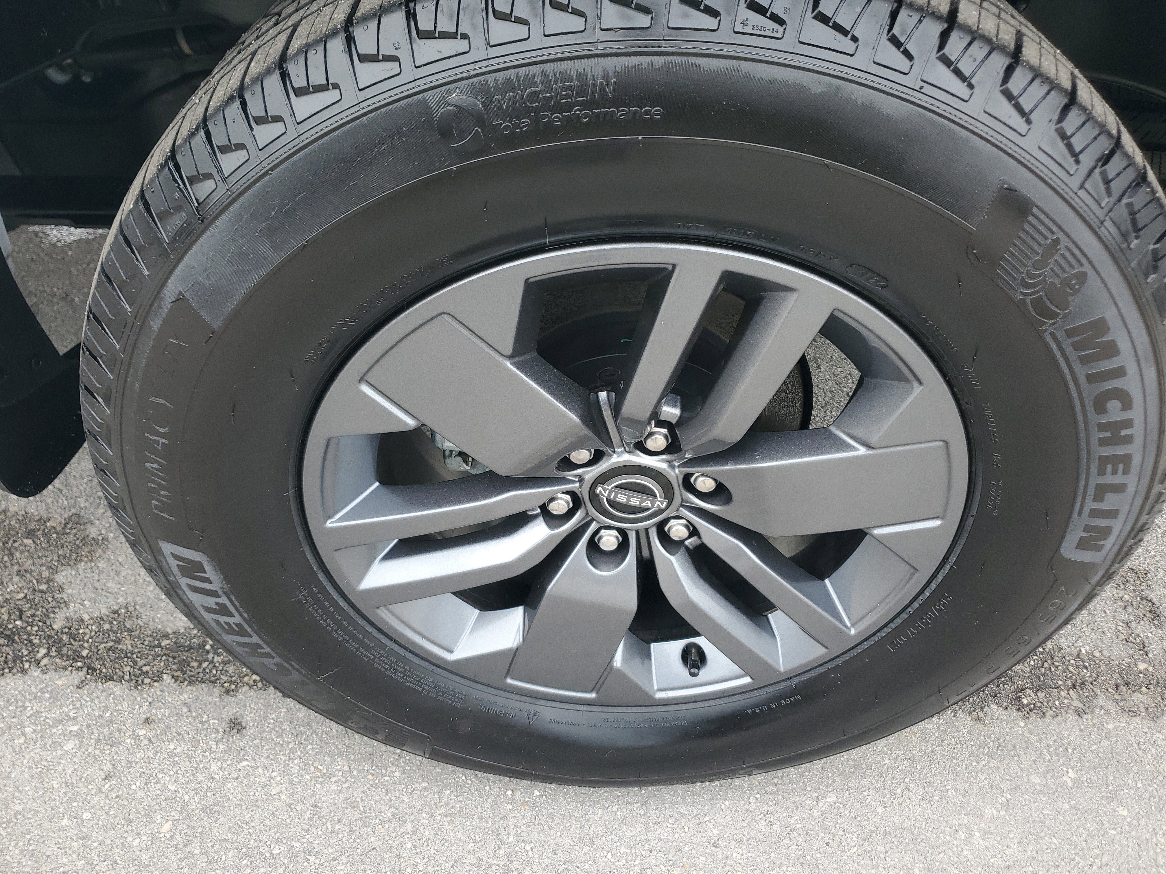 Certified 2025 Nissan Frontier SV image 29