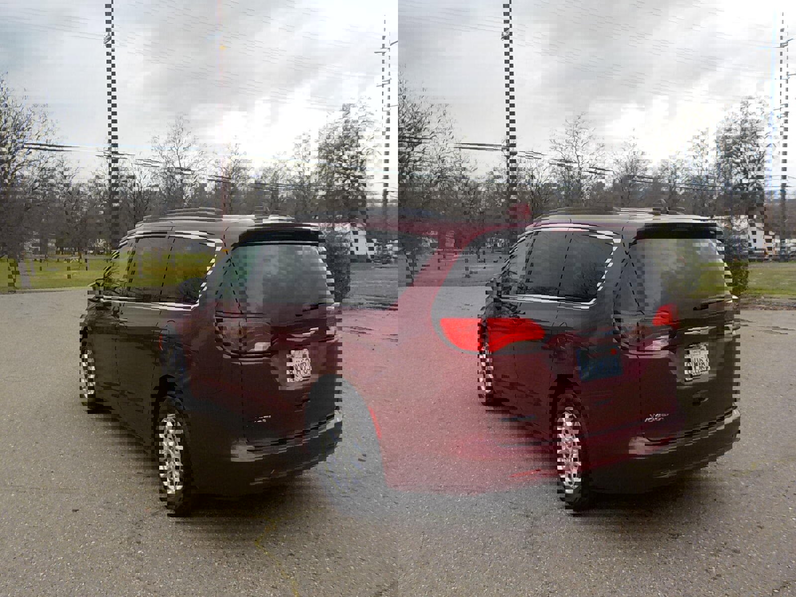 Used 2020 Chrysler Voyager LX image 7