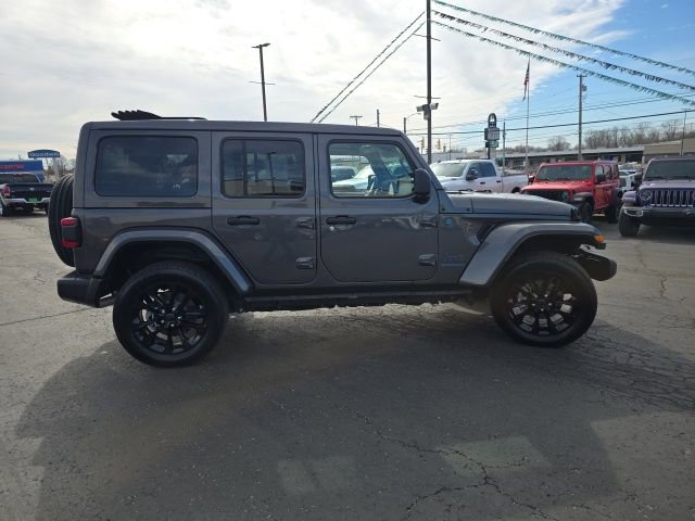 Used 2025 Jeep Wrangler Unlimited Sahara w/ Safety Group AWD/4WD image 10